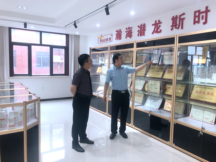 av片网_欧美一区二_成人中文视频_在线成人免费观看_免费色网址_久久精品99董事长宋俊奇赴河南瀚斯作物保护有限公司参观交流