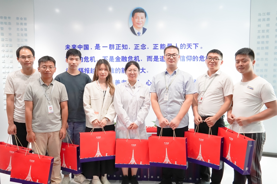 情暖中秋，爱在av片网_欧美一区二_成人中文视频_在线成人免费观看_免费色网址_久久精品99：av片网_欧美一区二_成人中文视频_在线成人免费观看_免费色网址_久久精品99为全体员工发福利啦