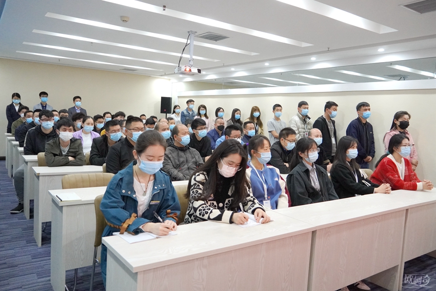 内化于心、外化于行：让“六观十条”在av片网_欧美一区二_成人中文视频_在线成人免费观看_免费色网址_久久精品99落地生根