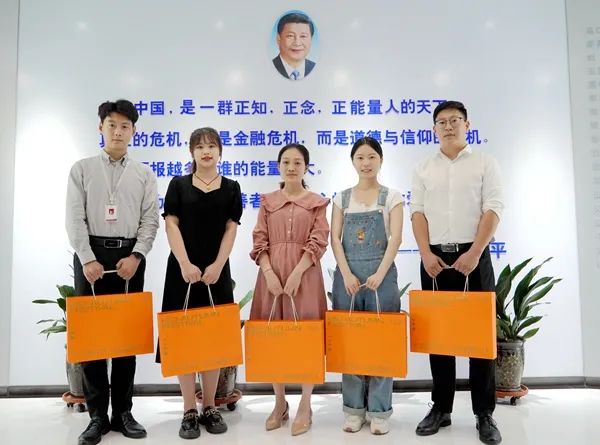 月圆中秋，情意浓浓|av片网_欧美一区二_成人中文视频_在线成人免费观看_免费色网址_久久精品99为全体员工发放中秋福利